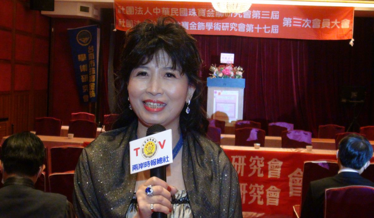「台南市珠寶金飾學術研究會」理事長楊璧嘉接受記者專訪