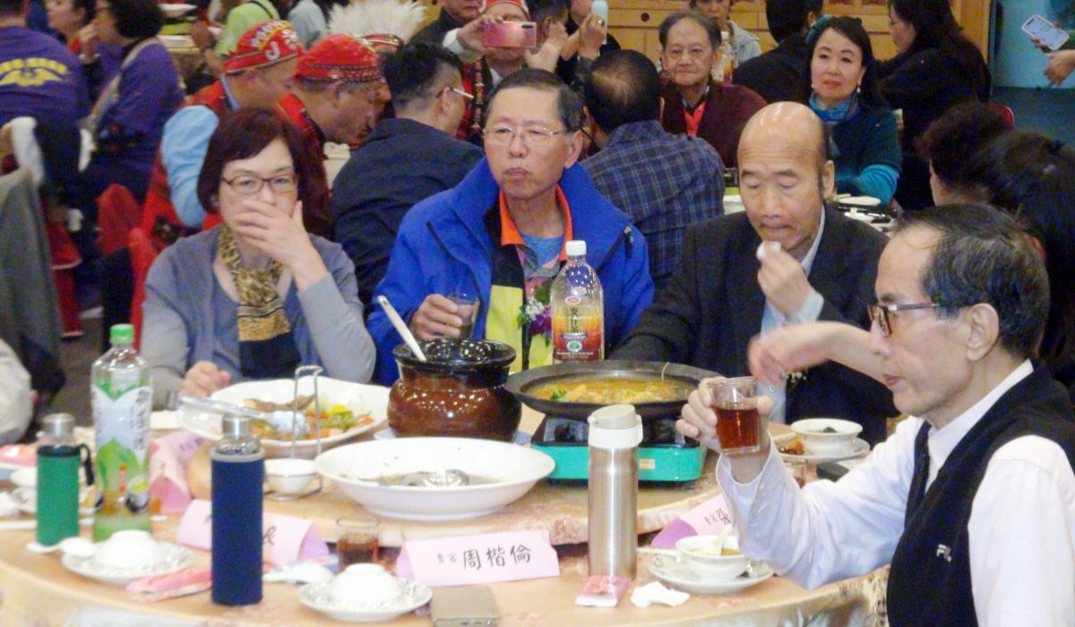 (中)調查局雷振民專員(左)雷夫人