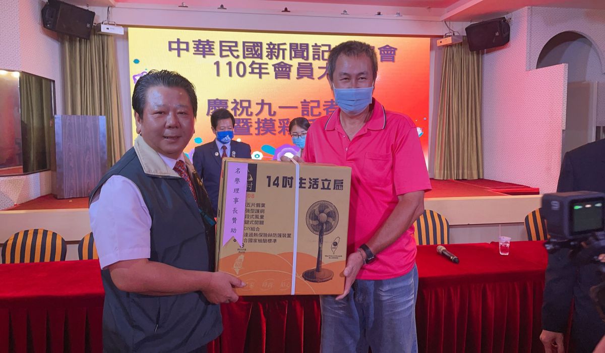 名譽理事長徐璋穆頒獎