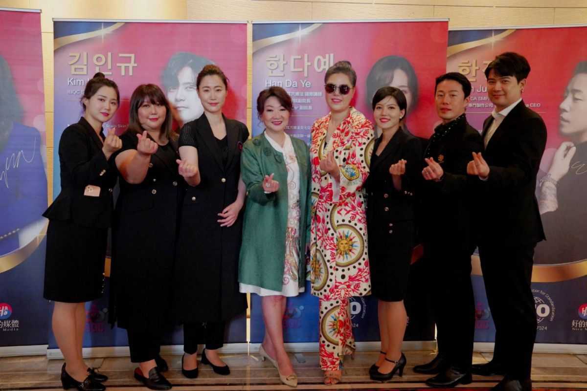 好的媒體創辦人謝穎(左四)與韓國IBQC代表許仁順(右四)共同推動台韓文化交流。