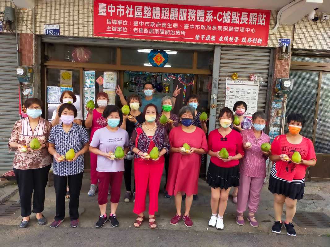 衛生局忠義巷弄長照站中秋歡樂成果展