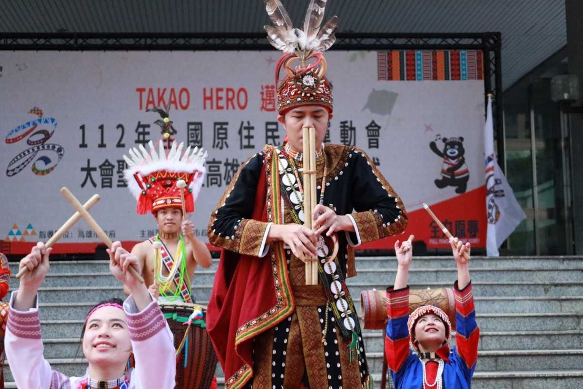 112年全國原住民族運動會聖火傳高雄 TAKAO HERO接旗邁向全國（圖：原民會 提供）