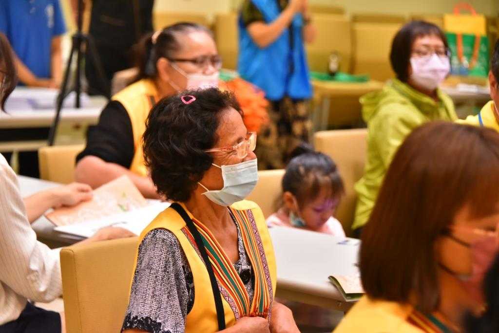 上屆議長獎得主來自杉林區布農族劉阿蘭女士亦受邀參與活動說明會，一度激動落淚，她表.jpg