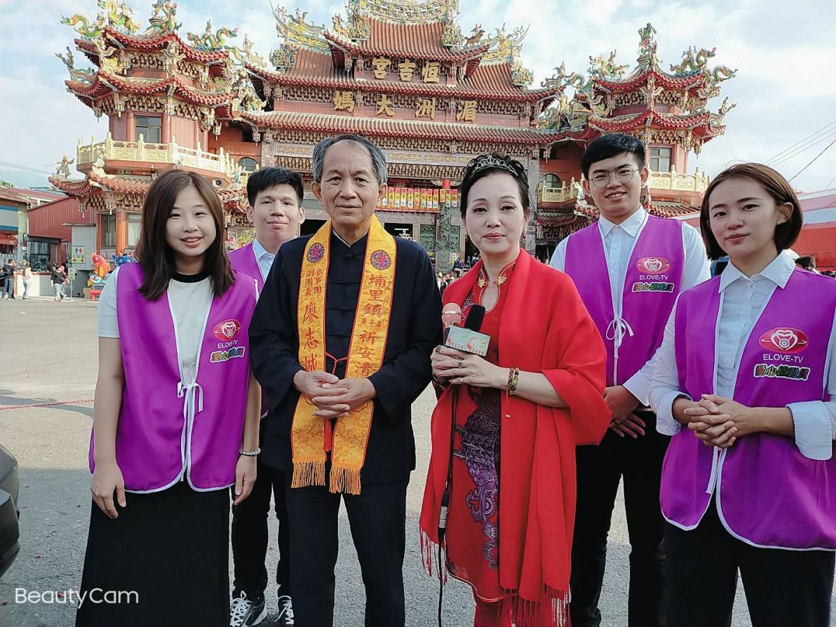 埔里鎮長廖志城(前排左三)天后媽祖傳奇2女主角洪美珍(前排右中)素食米其林名廚藍梓駿前排右二)及中華法心國 ...