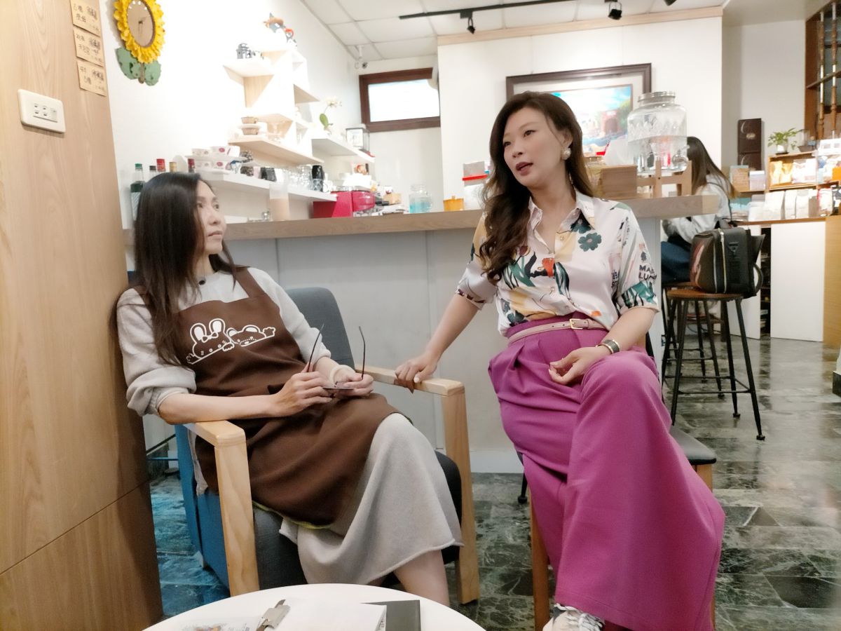 老闆娘 丁阿美+中華聯合美業發展協會理事長楊惠婷