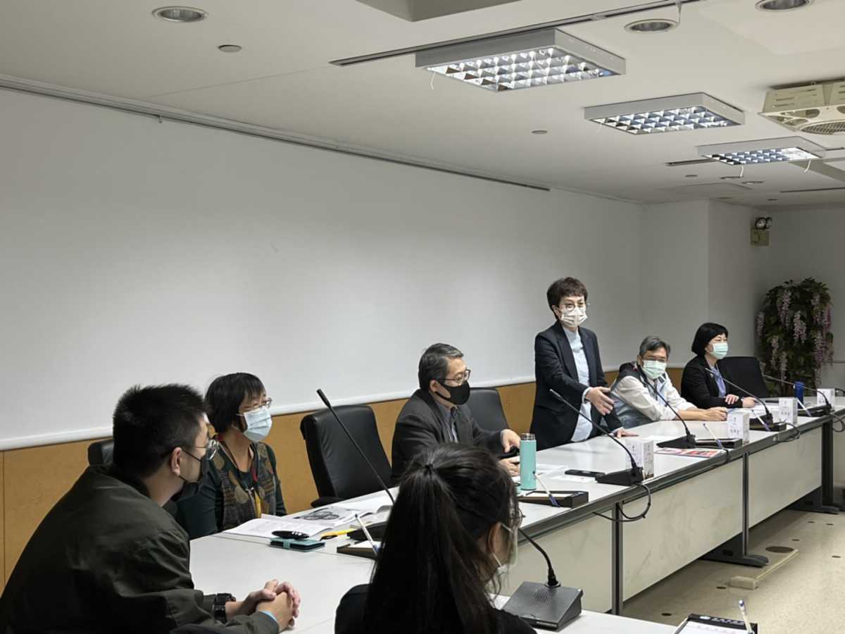 「臺灣地方政府與 政治」課程的 27 名學生，到臺南市政府參訪