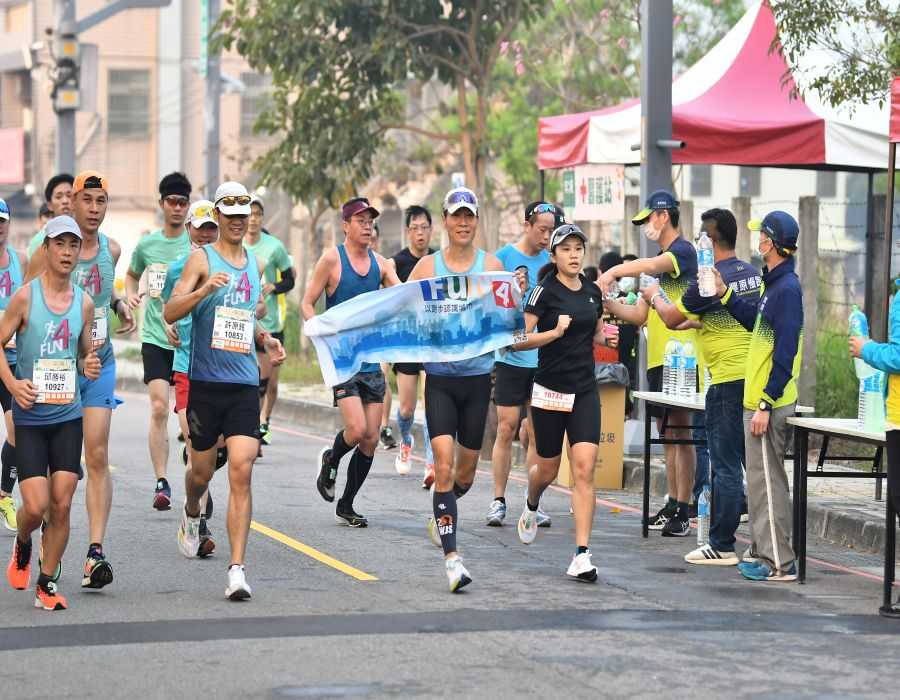 羅布森伴城路跑3月13日在台中中央公園盛大開跑.jpg