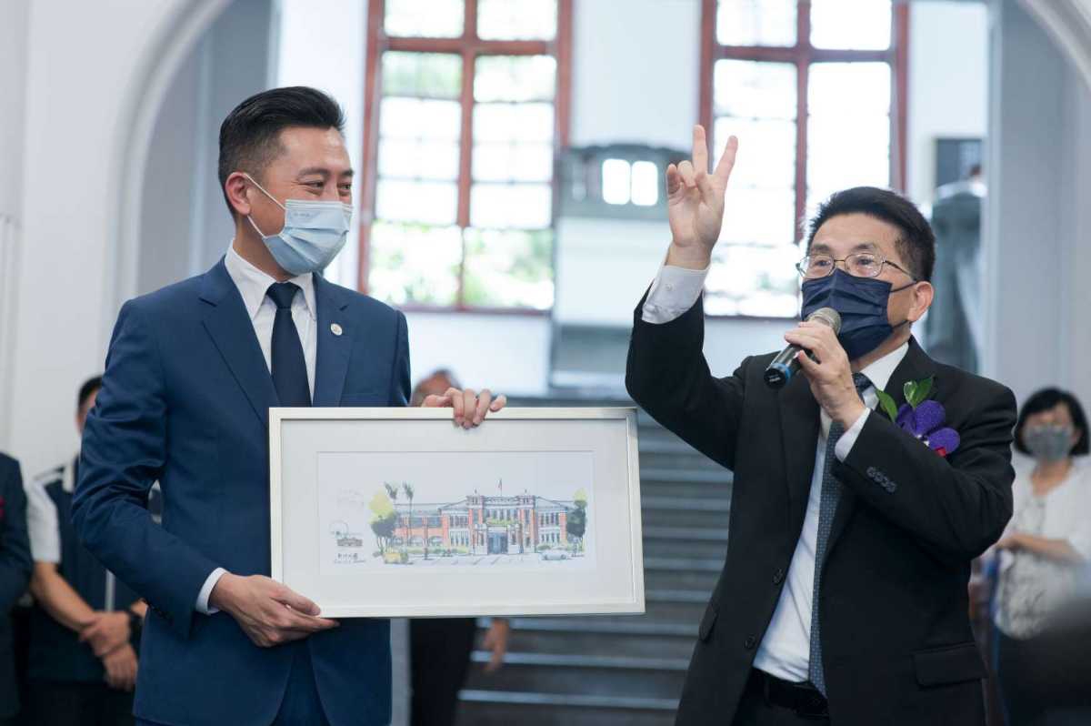 新竹市長職位卸任交接！林智堅 能改變新竹是我一生榮耀 也是最美好的時光