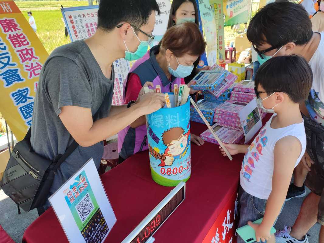 宜警風箏節嘉「廉」華反賄宣導（圖：政風室 提供）