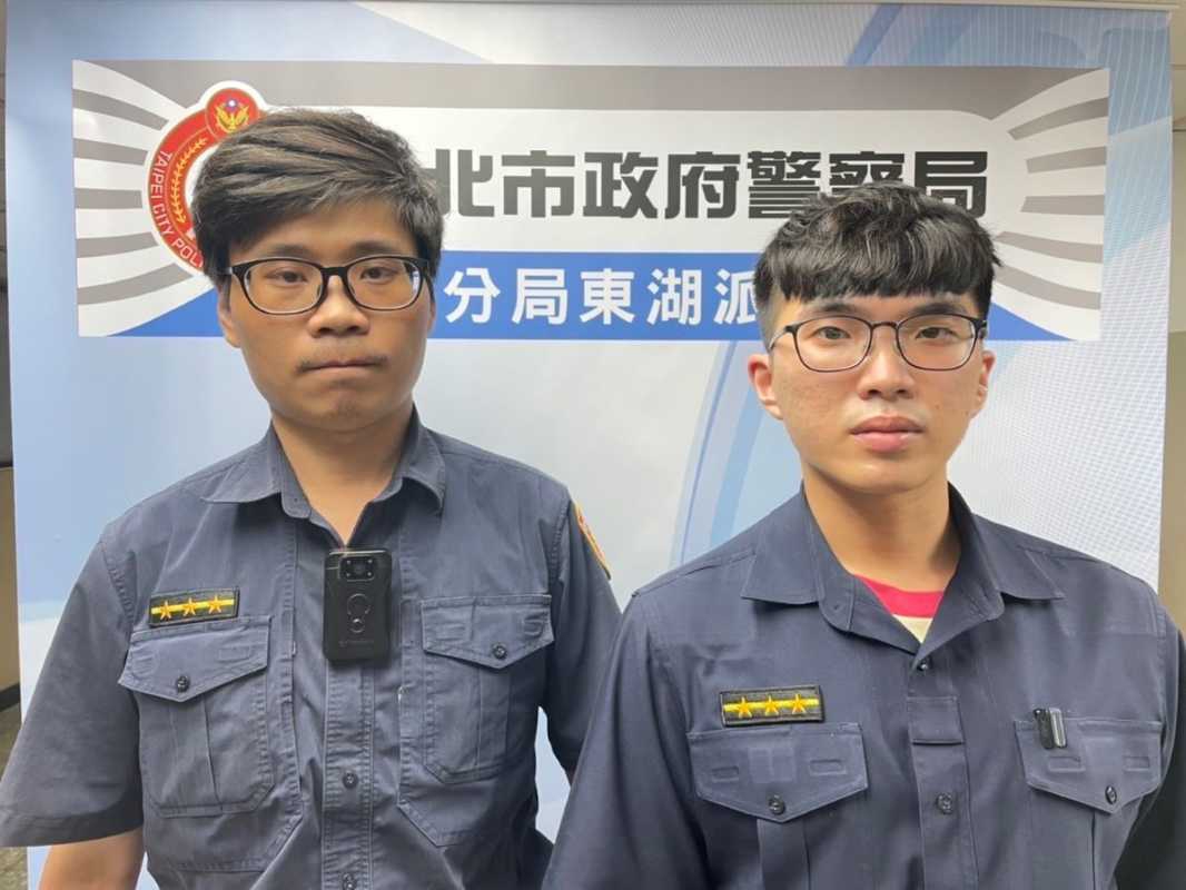 ⬆️圖說：東湖派出所警員江智豪(左)及張煒捷(右)