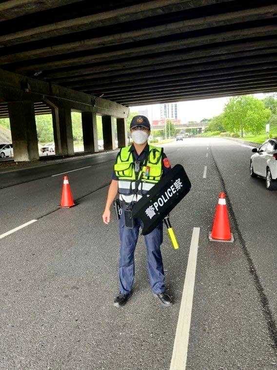 臂盾壓陣，臺北市保大強力緝毒，員警及民眾防護倍增 