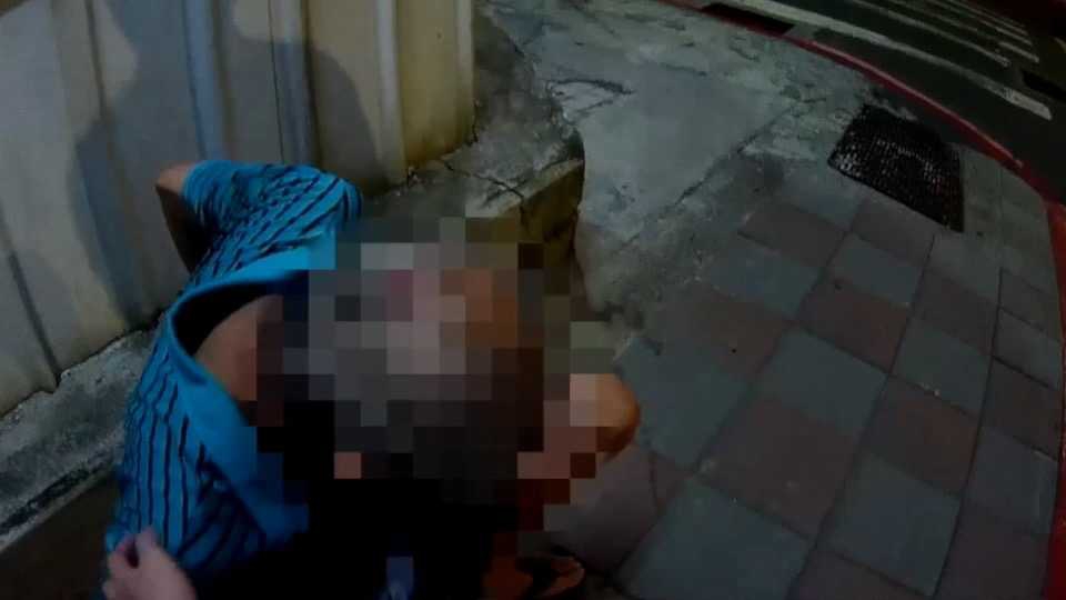 老翁深夜躺路邊 內湖警顧安全送返家