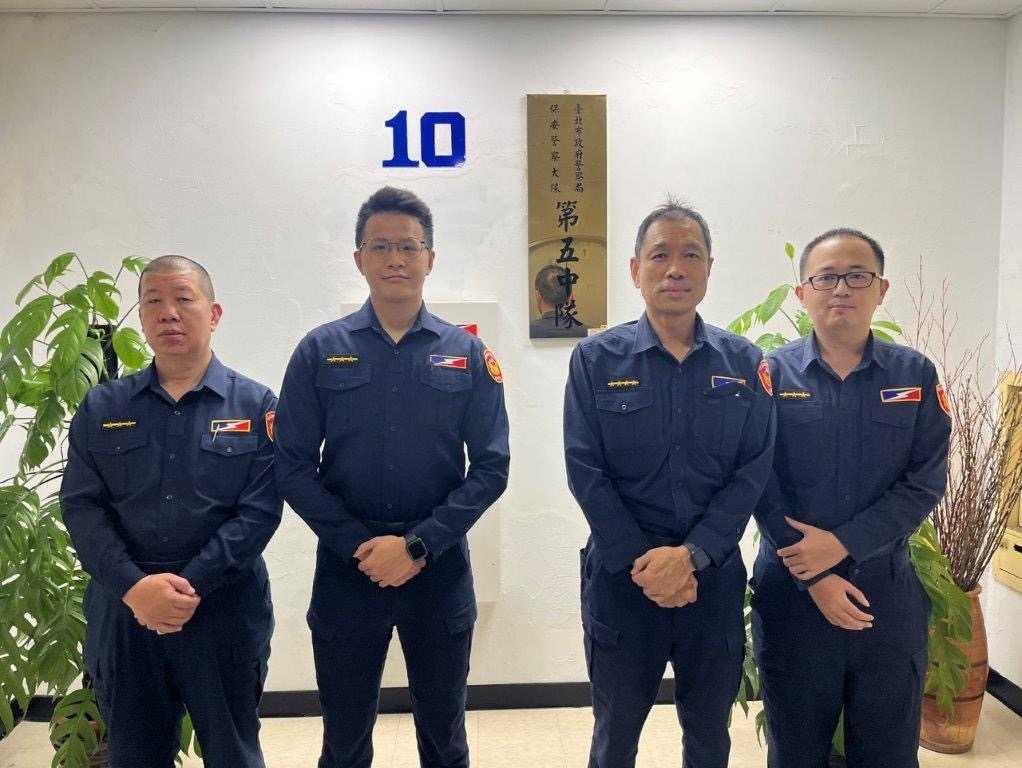 八旬老婦忘記回家路 北市保安警察大隊暖警溫馨護送返家