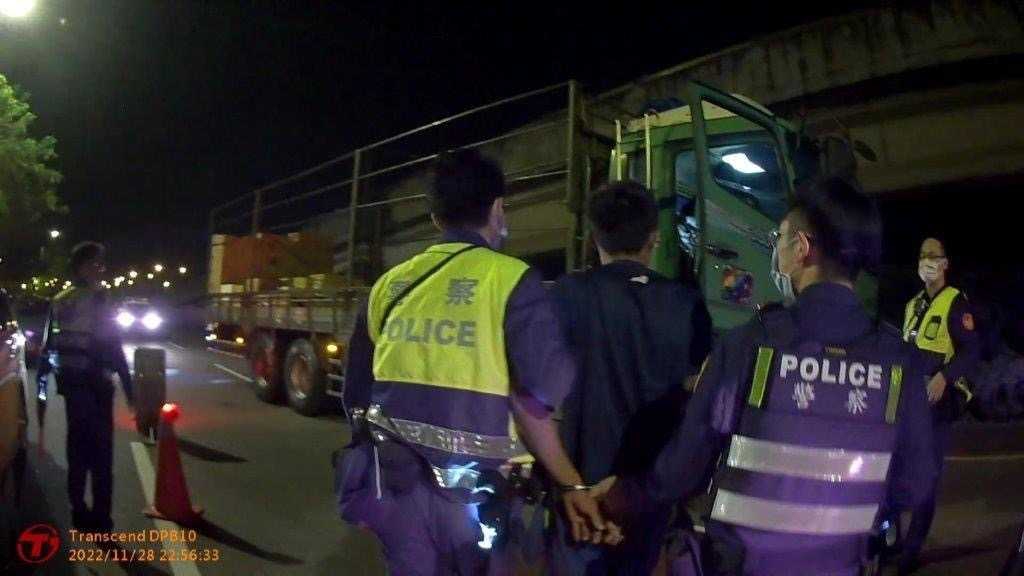 尿遁落跑 4條通緝犯又攜毒 遭保大警識破就逮