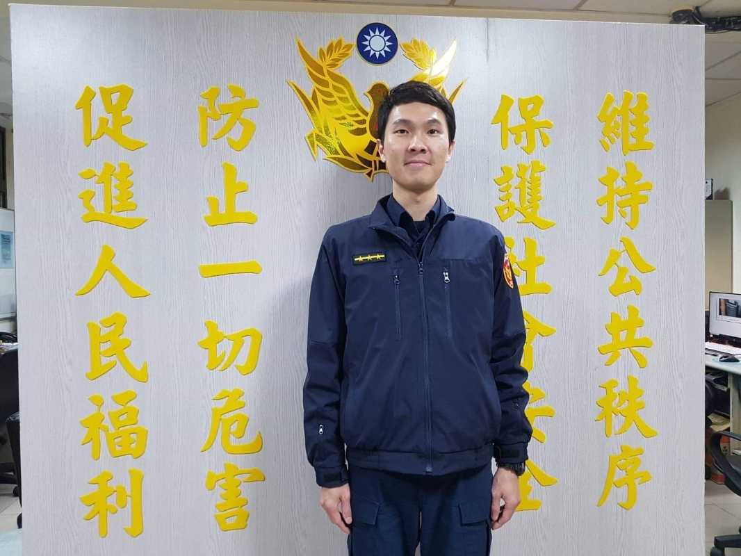 阿伯夜行山路不慎摔倒 士林分局警暖照護送返家 