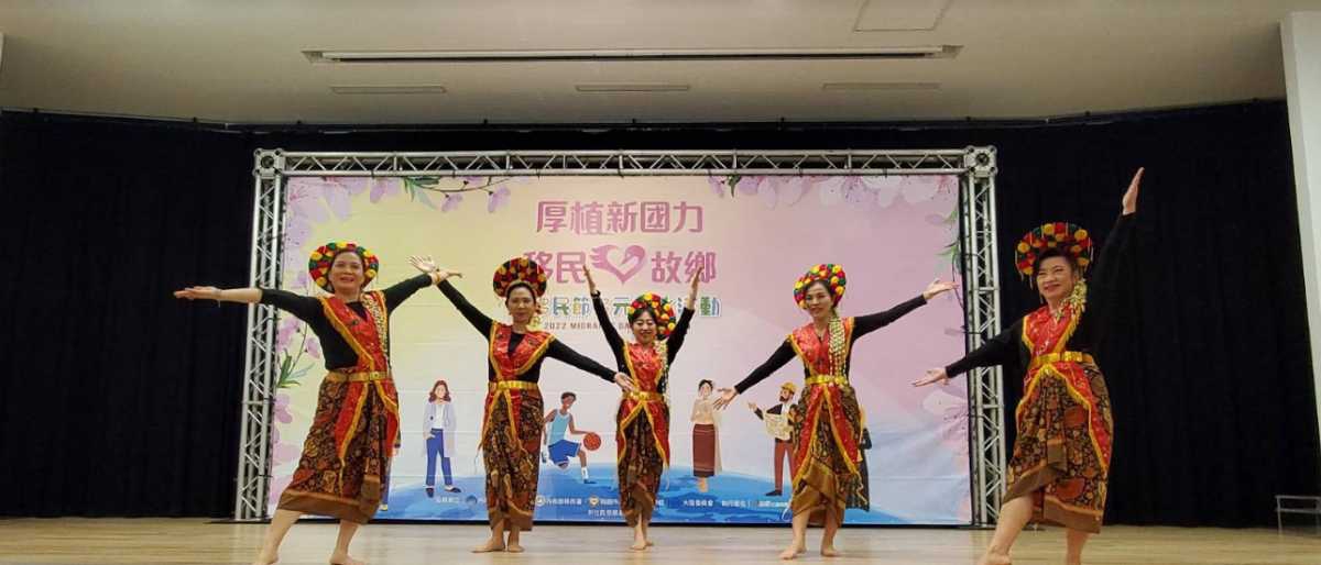 桃花舞春風  歡慶移民節 