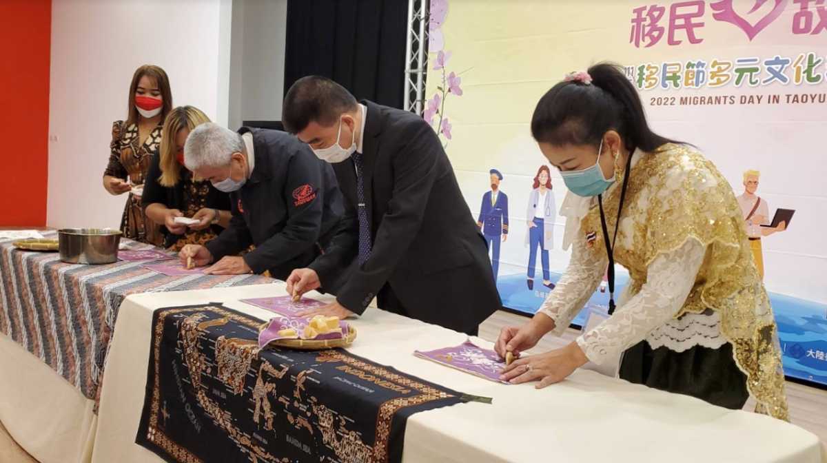 桃花舞春風  歡慶移民節 