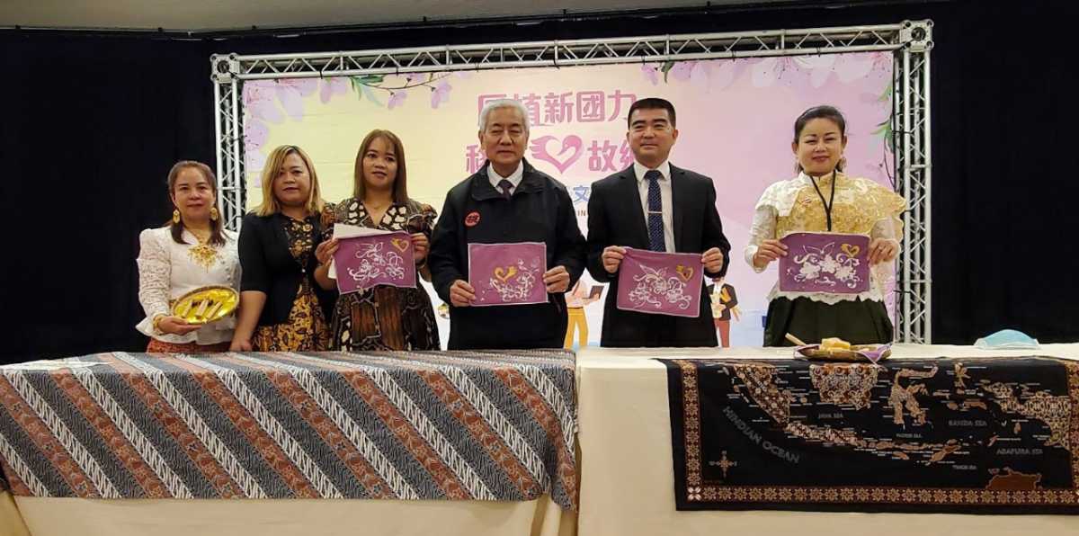 桃花舞春風  歡慶移民節 