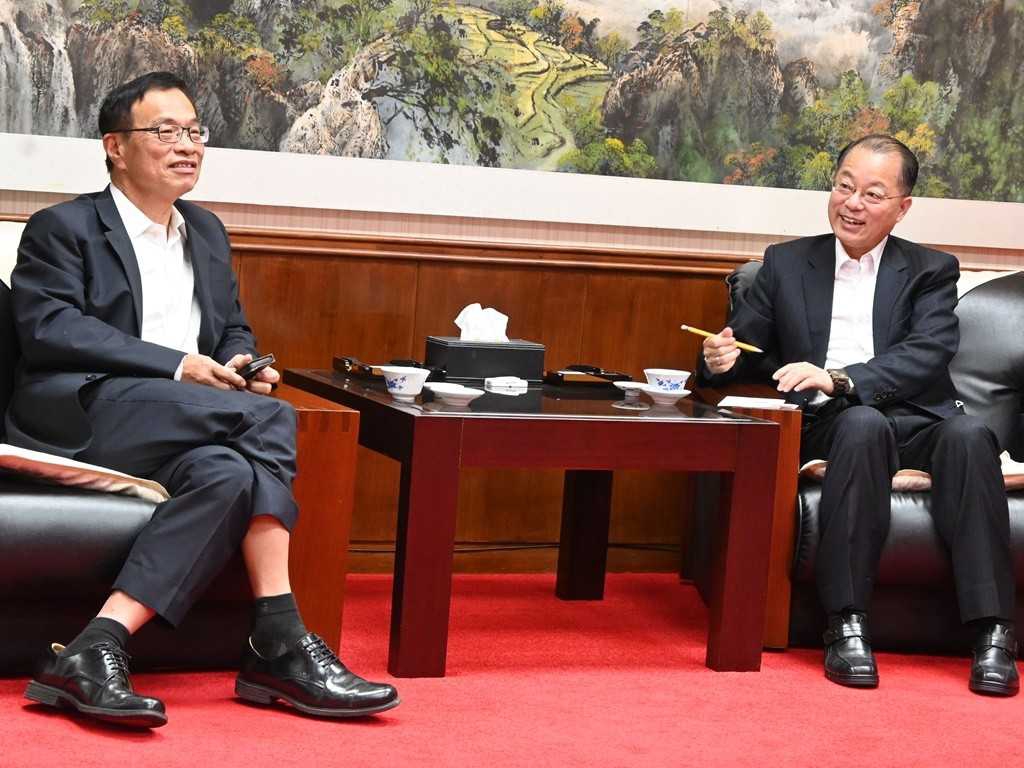 高哲翰講座教授敬佩警政行銷達人黃宗仁博士