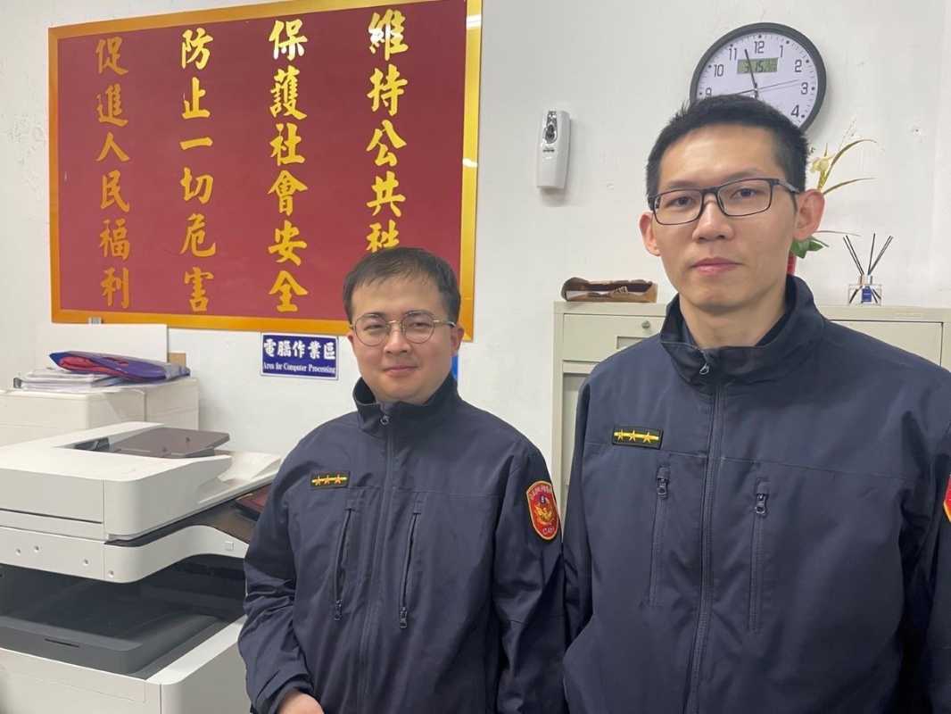 男子醉倒路旁渾身血傷 內湖暖警護身旁