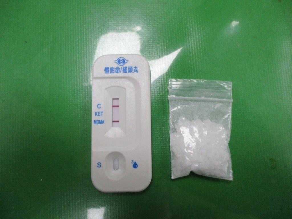 賊星該敗/男子藏毒心虛掉落 遭警當場查獲