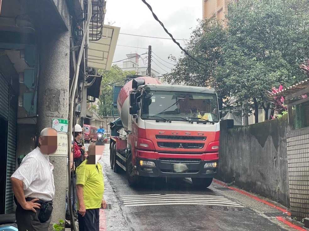 北投近百戶突停電！竟是混凝土車違規逆向惹禍