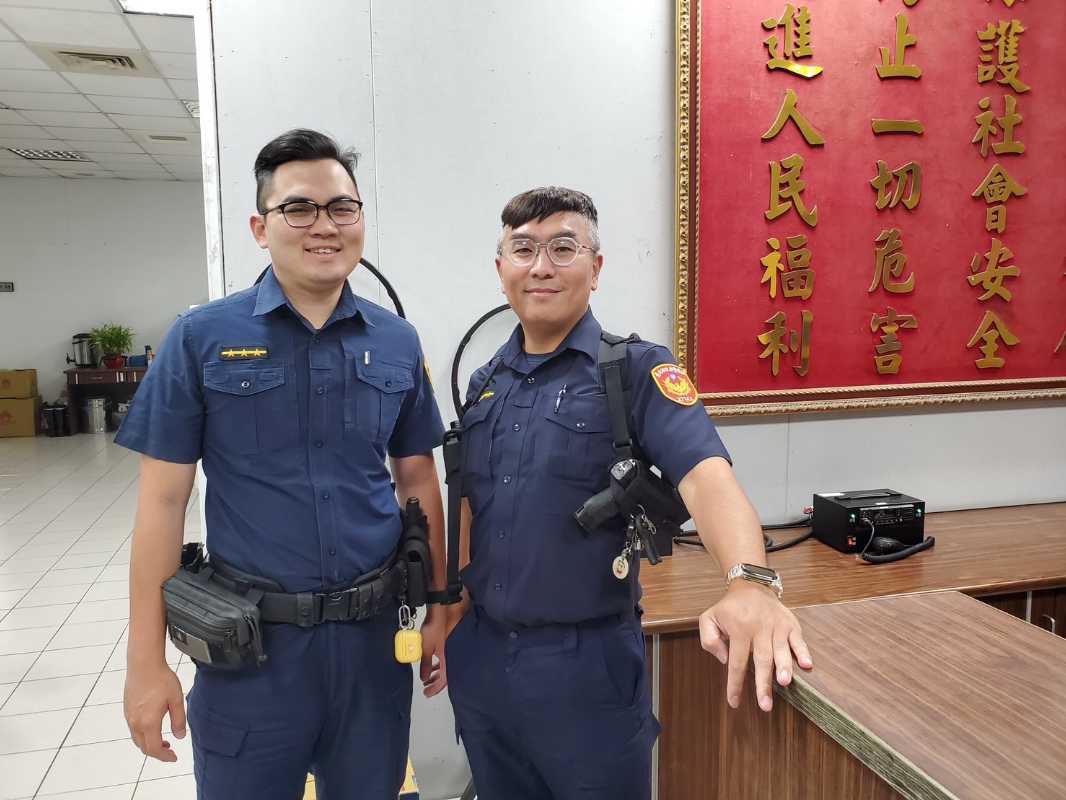 虛驚一場/鑰匙故障男童不慎遭反鎖車內 北投警協助脫困