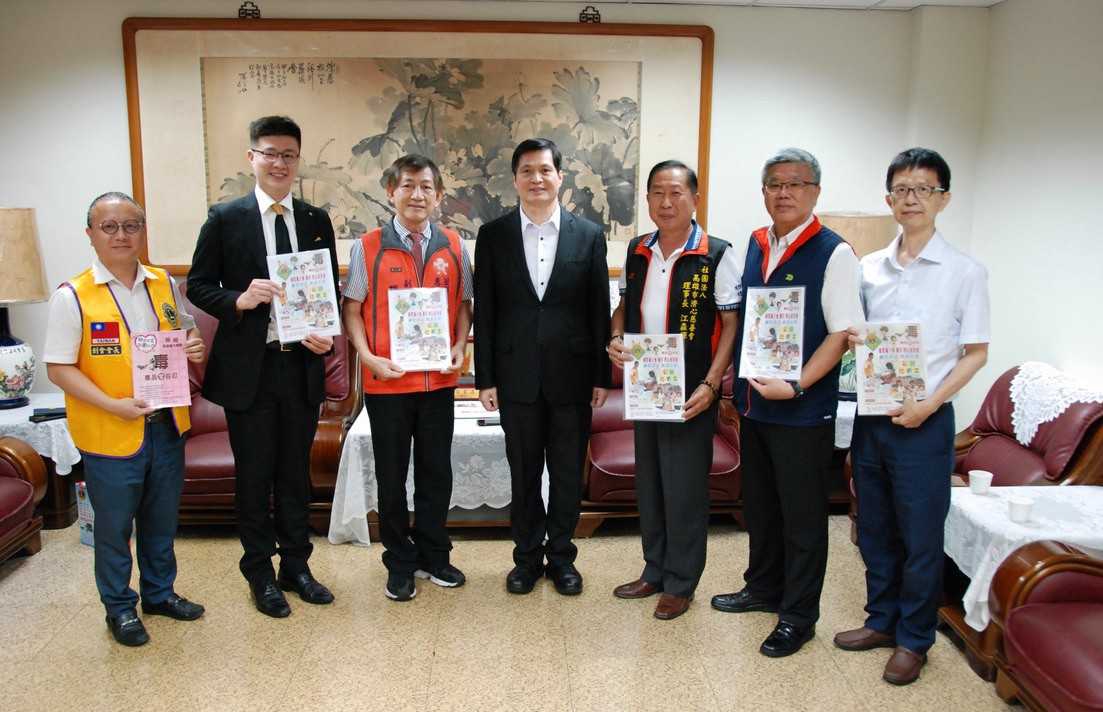 主辦與協辦單位共同拜會高雄市政府警察局局長林炎田（圖中）.jpg