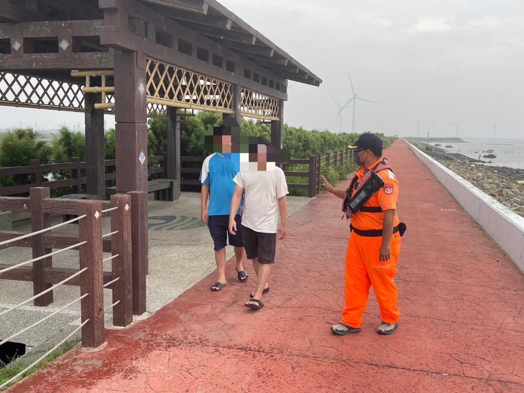 颱風暴風圈涵蓋南部 海巡中部分署加強沿海巡守並救出受困車輛（圖：海巡署中部分署 提供）