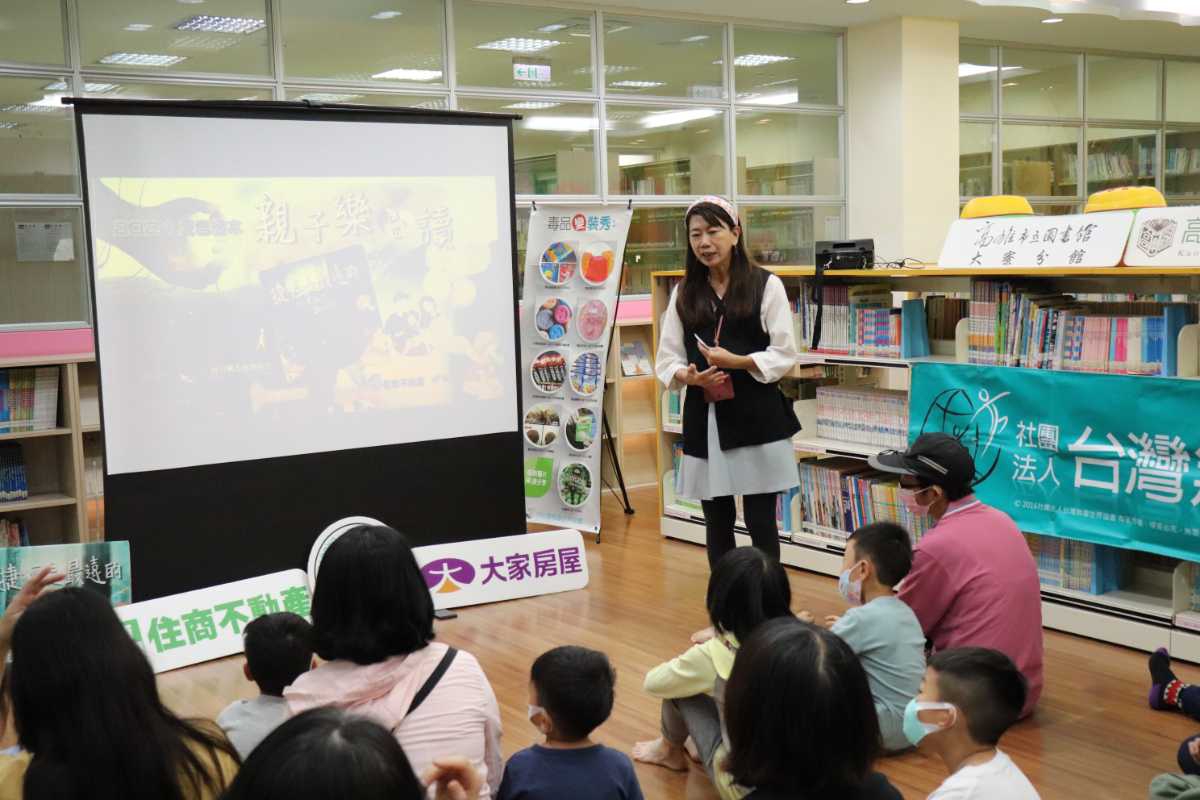 圖二：大寮分館鄭淑妃主任表示從小建立孩子們的無毒觀念非常重要，希望孩子們都能遠_0.jpg