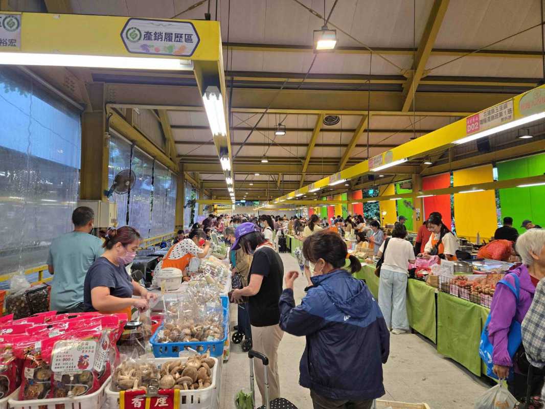 產地直送　新北助花蓮行銷大西瓜。（圖/新北市政府農業局提供 彭可翻拍）